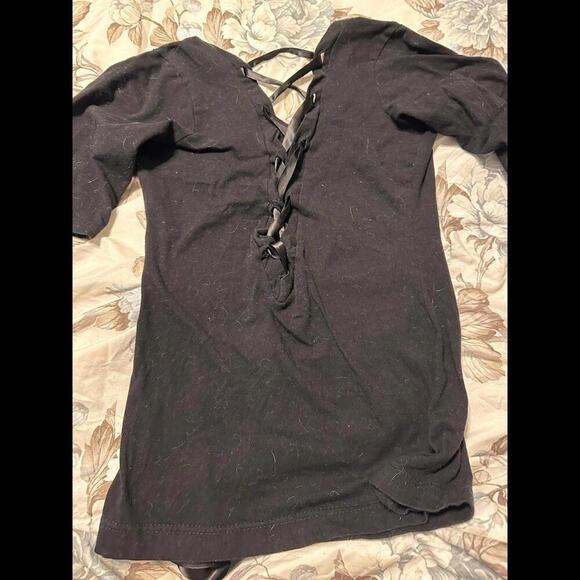 Enchanting Elegance: Poison-Inspired Lace-Up Shirts for a Touch of Romance - Picture 3 of 3